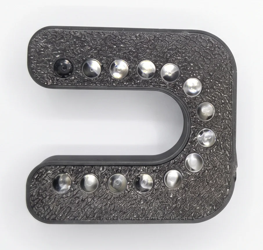 Busca venas MedMaker: herradura impresa en negro con 14 LEDs rojos de 620 nm